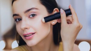 How to Apply Makeup on Dry Skin and Make it Last